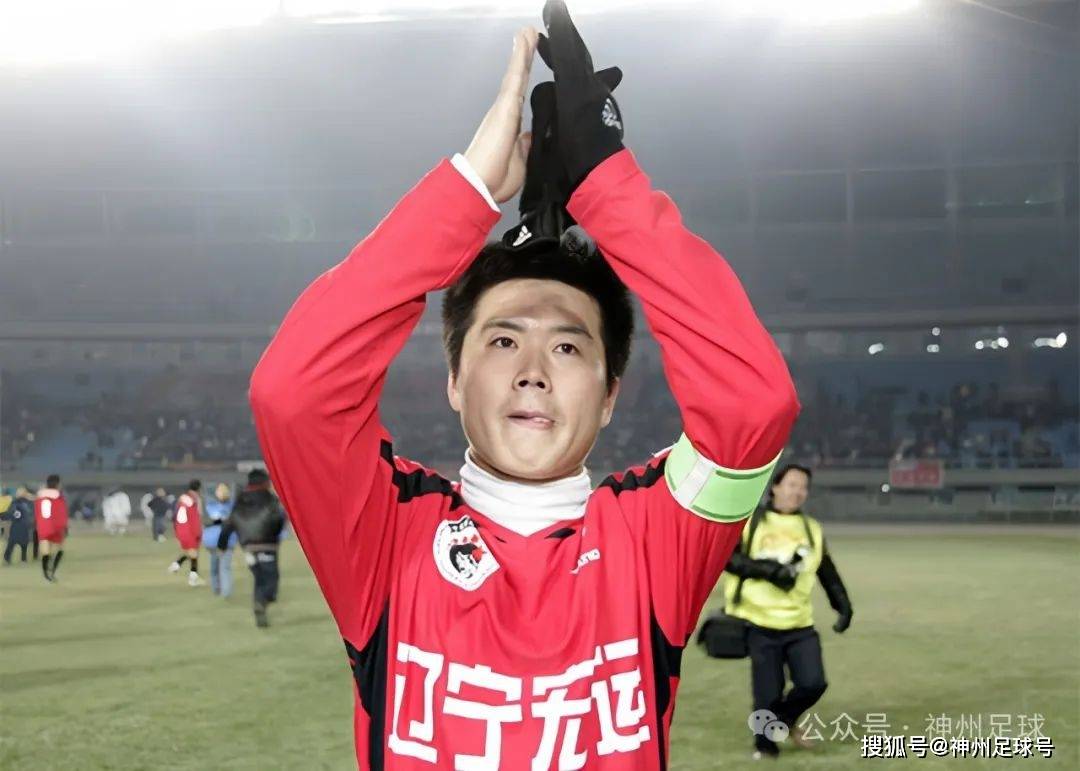 英雄登峰攀顶，足球盛事终将传奇的简单介绍