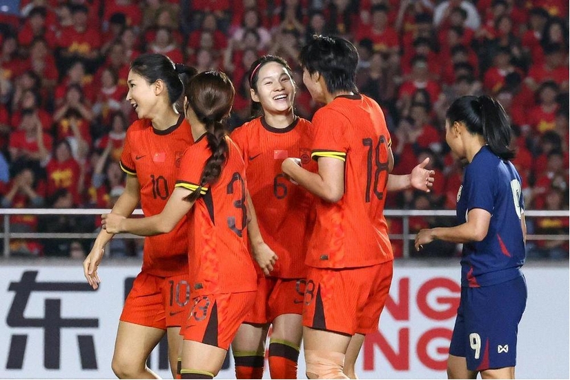 中国女足在比赛场上取得胜利，展现大国风采的简单介绍