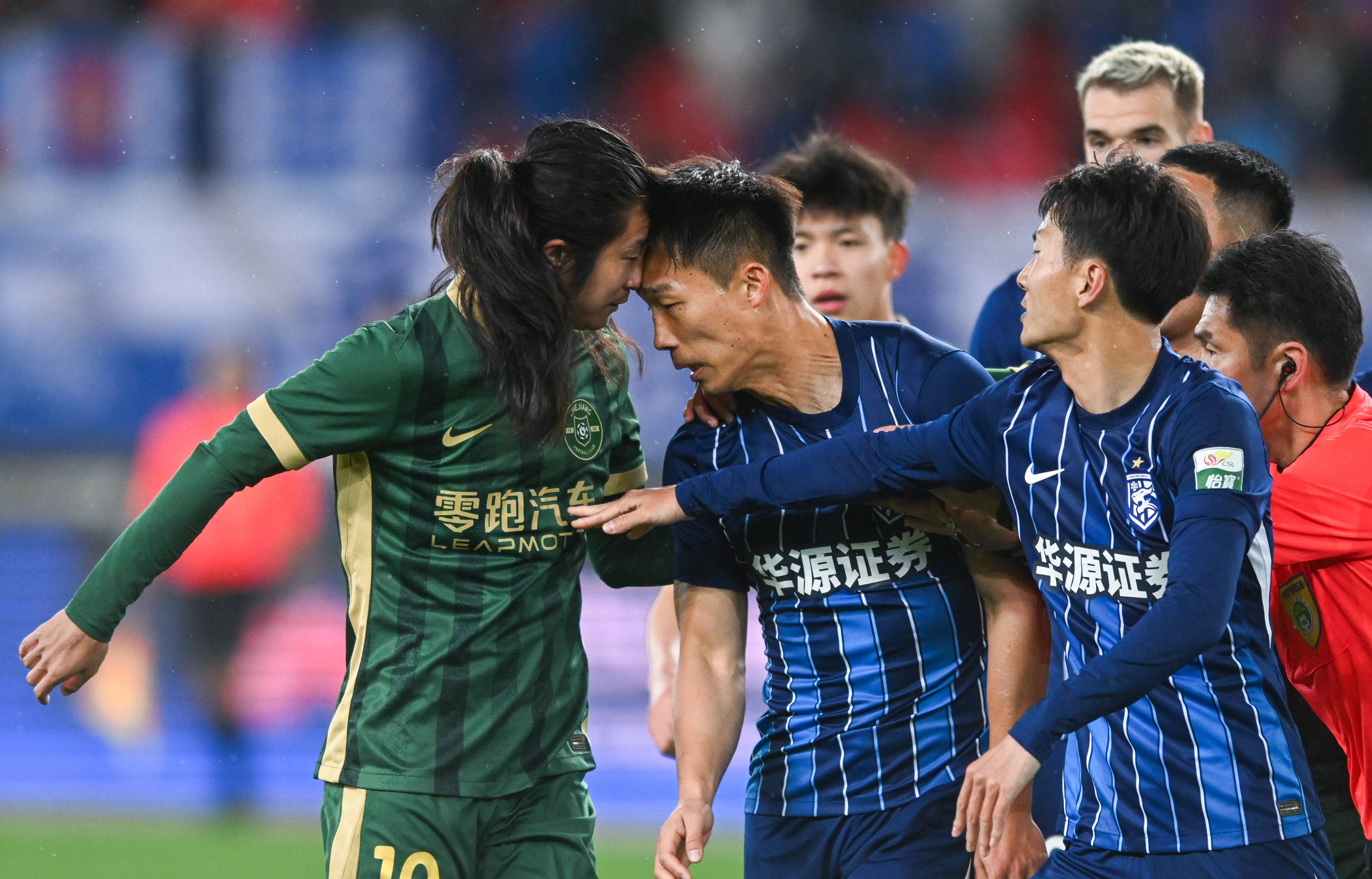 运动员合作默契，赛场上展现出色表现的简单介绍