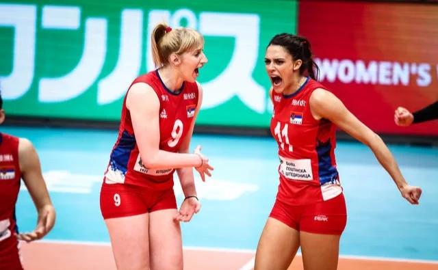 塞尔维亚女排队员团结一致夺得冠军 塞尔维亚女排队员团结一致夺得冠军