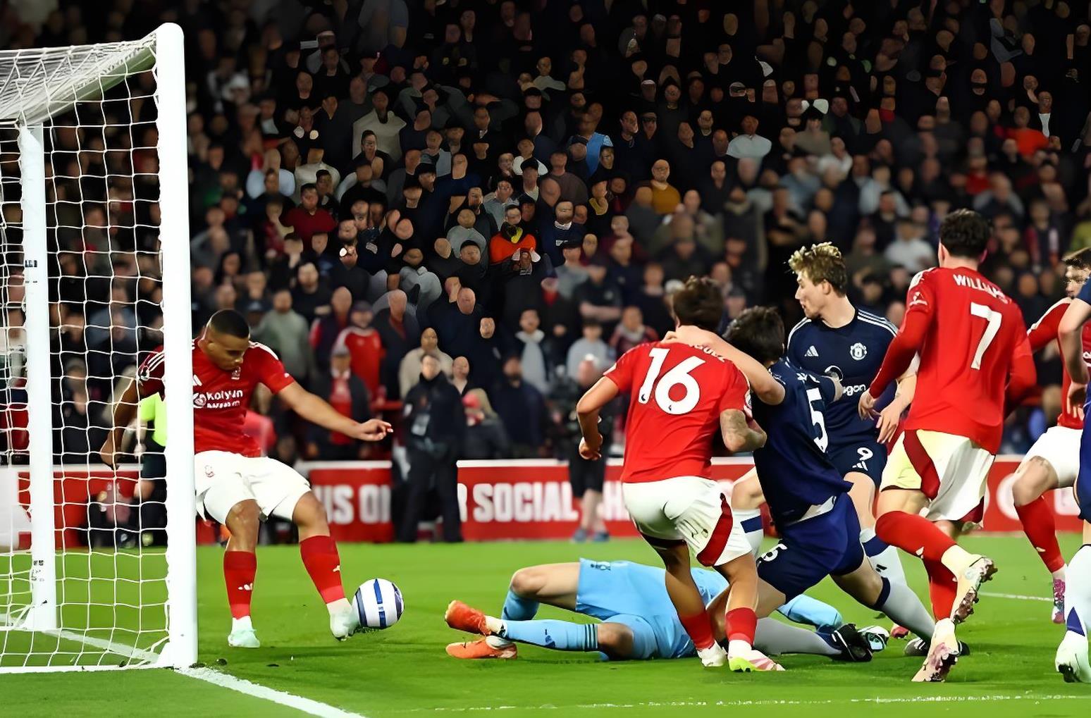 开云体育在线-曼联主力伤病缠身，困难前行的简单介绍