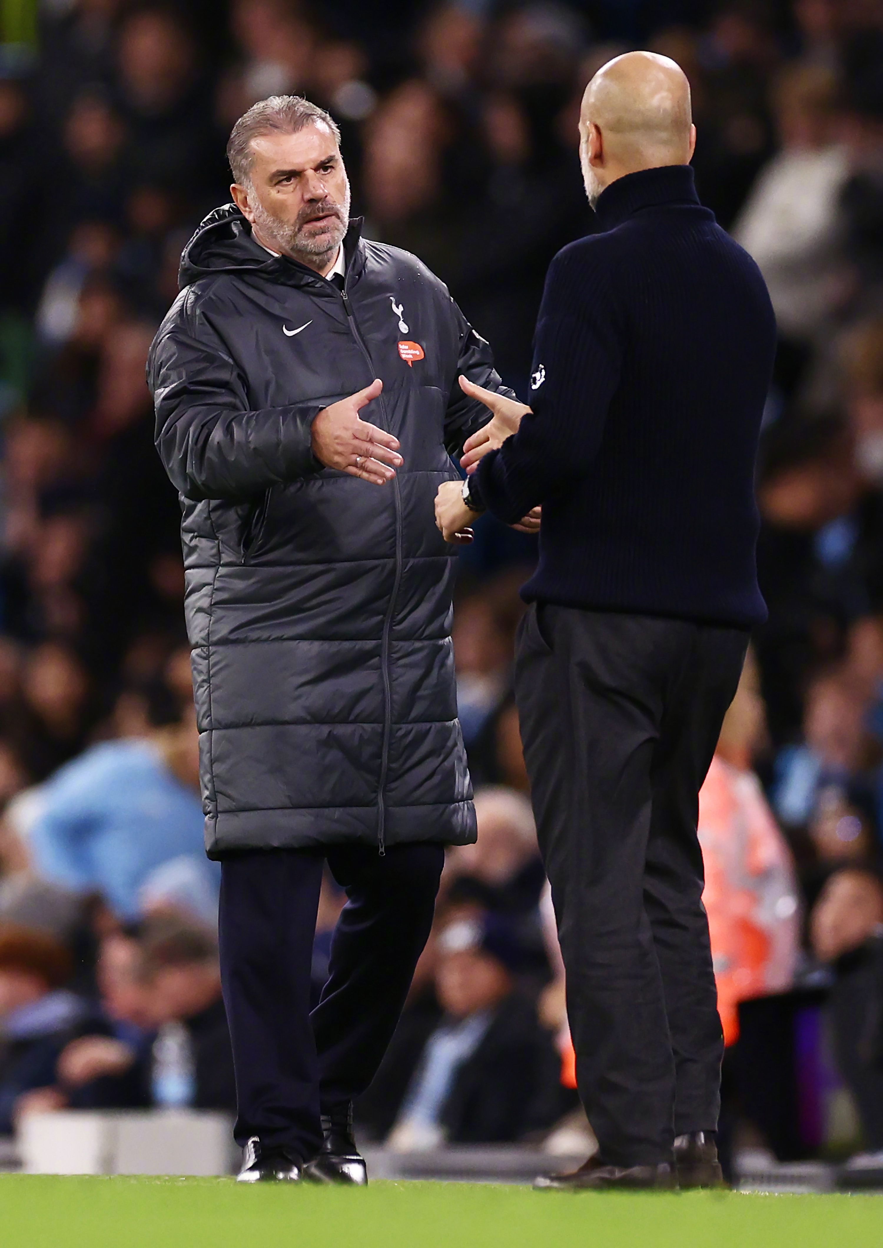 曼城主场轻取伯恩利，稳坐联赛领头羊