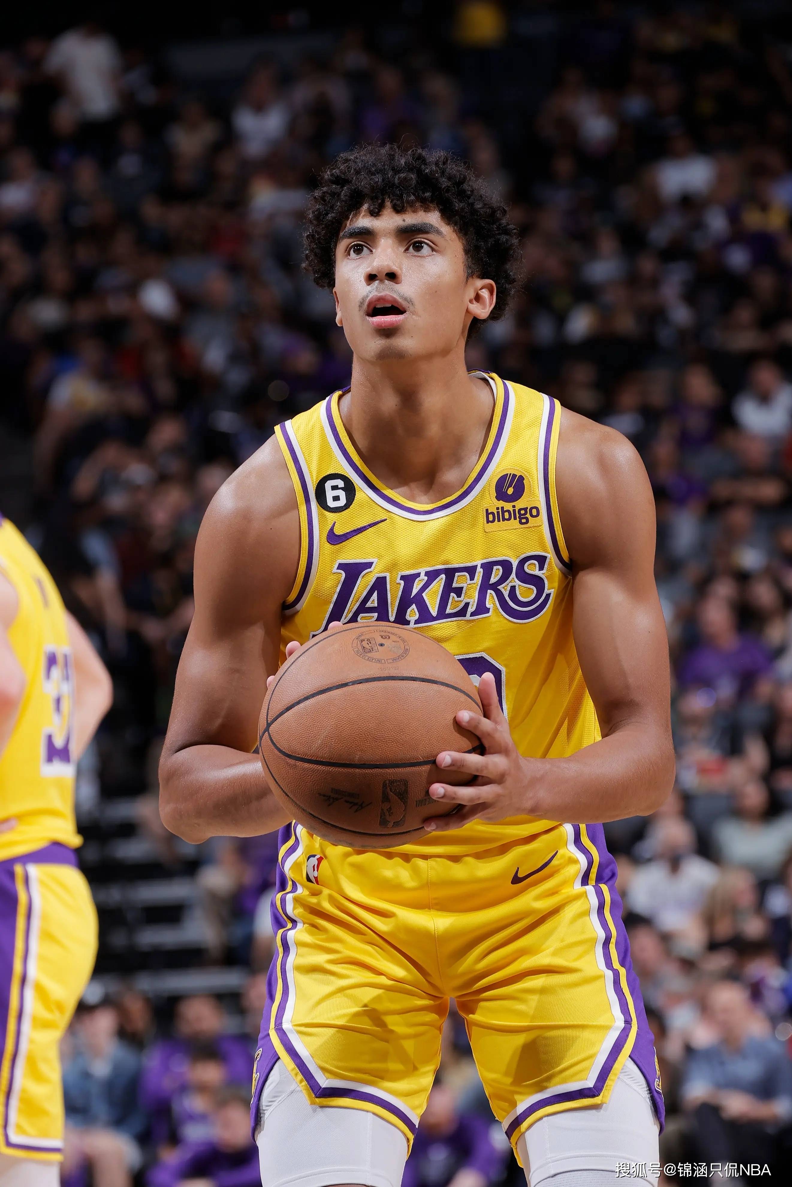 开云体育平台-包含精湛技艺！球员技惊四座的表现让人惊叹！的词条