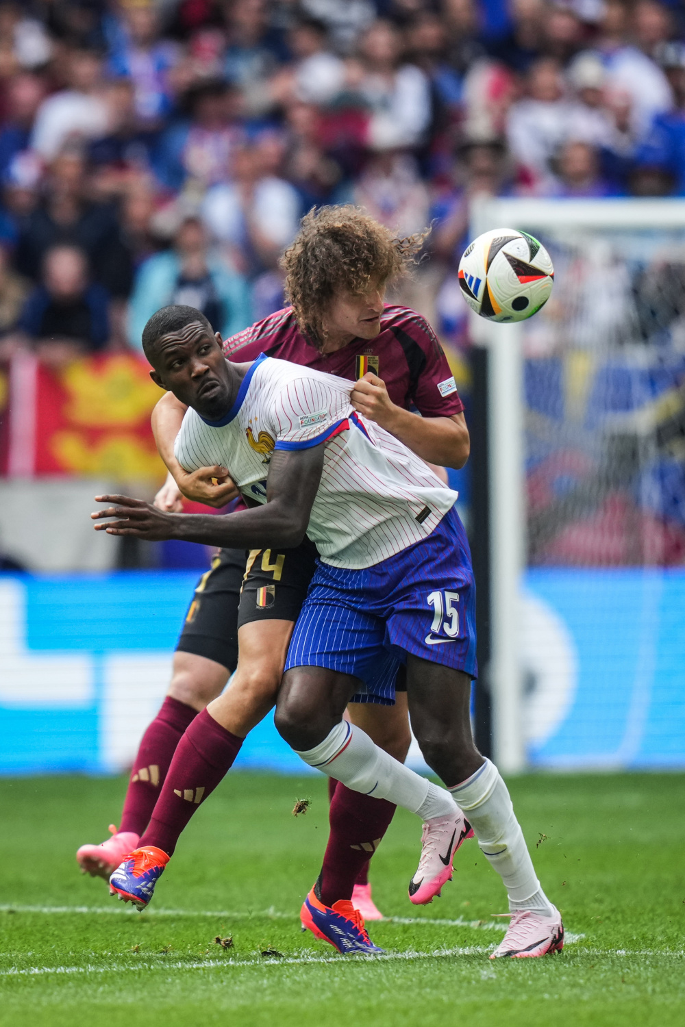 足球激情四射,欧洲精英赛上风起云涌的简单介绍 足球激情四射,欧洲精英赛上风起云涌的简单介绍