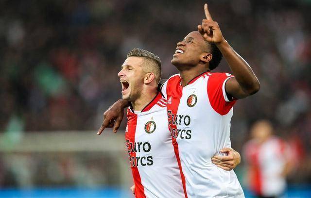 国际赛事中球队实力出众，观众目不转睛的简单介绍